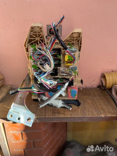 Блок предохранителей Toyota Higlender U 40 рейстай