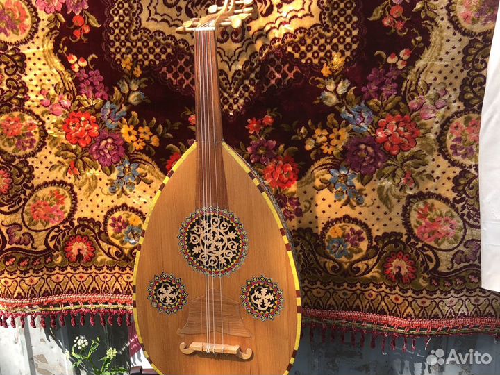 Музыкальный инструмент уд