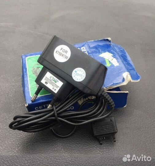 Зарядник Sony Ericsson