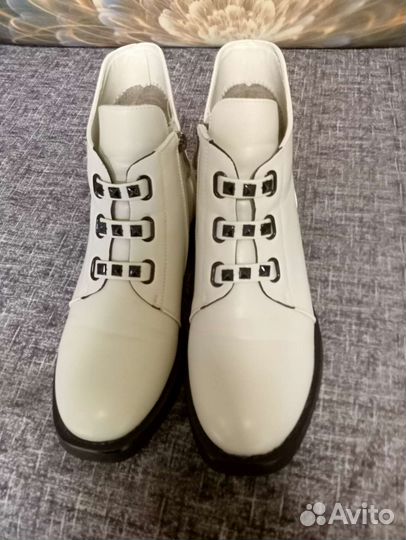 Женские ботинки