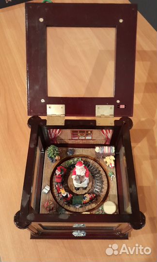 Музыкальная шкатулка рождественская