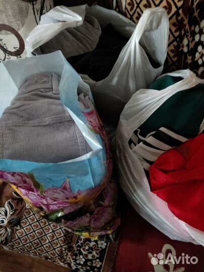 Вещи женские и кроссовки