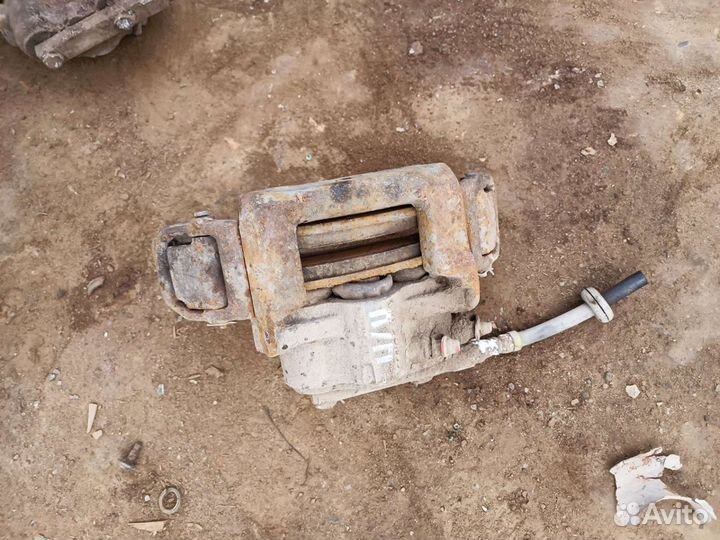 Суппорт правый Нива шевроле Бертоне 2009 г