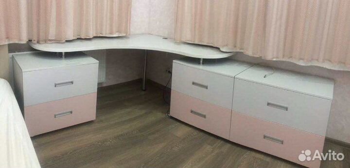 Угловой письменный стол