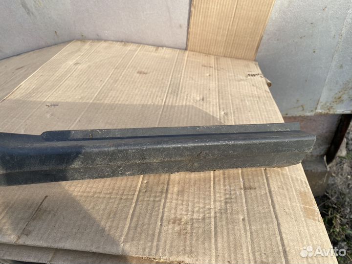 Губа правая бампера toyota avensis 2 рест