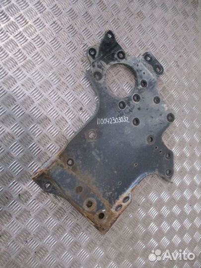 Кронштейн усилителя переднего бампера правый Merce