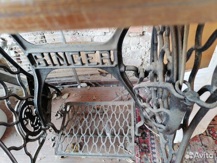 Швейная машинка zinger