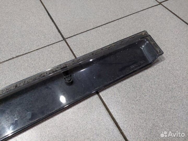 Ветровик передний правый Nissan Juke YF15