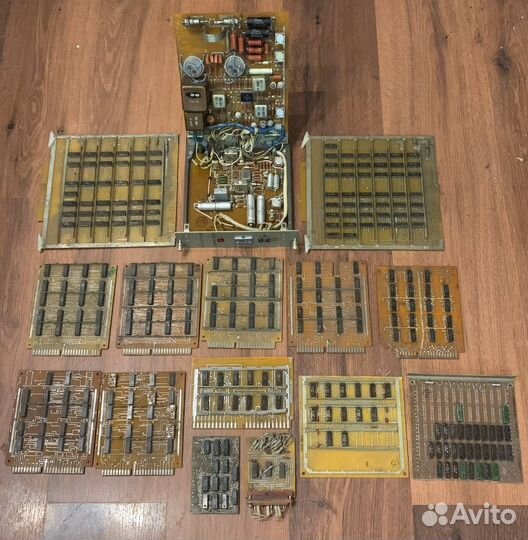 Платы с радиодеталями времён СССР