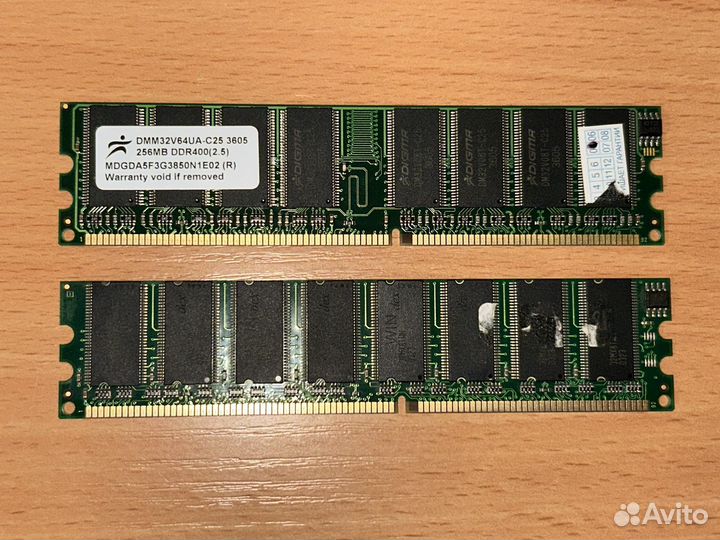 Материнская плата с процессором и памятью