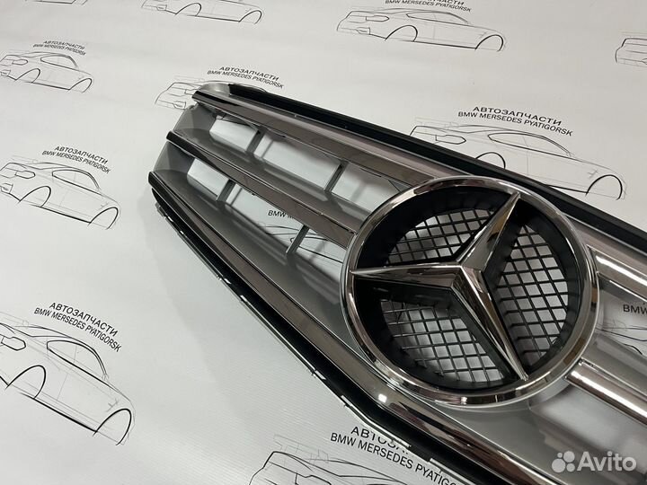 Решетка радиатора Mercedes W204 AMG серая завод