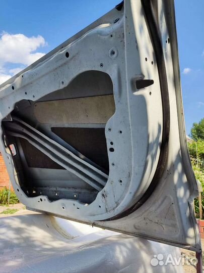 Дверь передняя правая Volkswagen Touareg