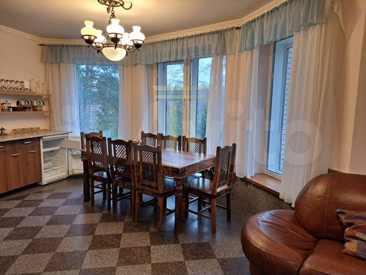 Коттедж 279 м² на участке 15 сот.