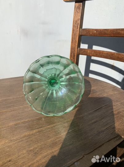 Старинная вазочка-креманка зелёного стекла