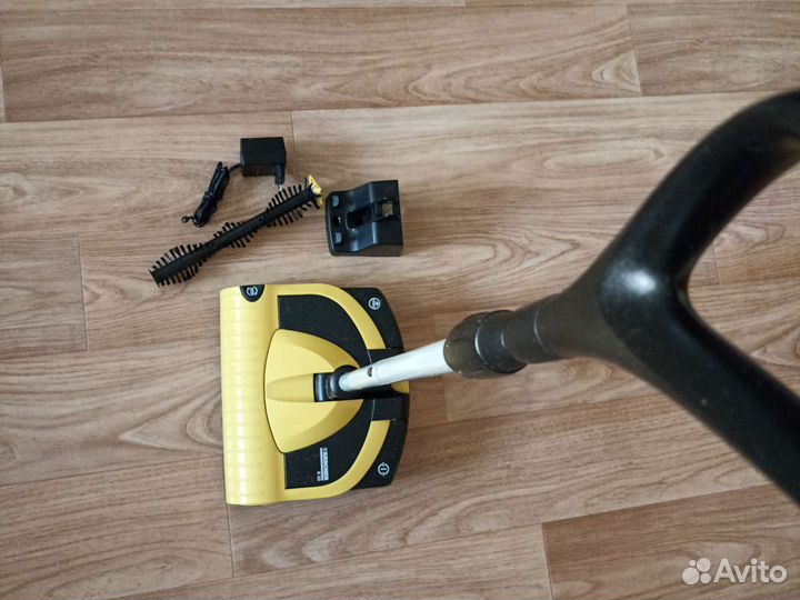 Пылесос, веник Karcher, работает от аккумулятора