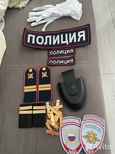 Погоны, кобура для наручников, перчатки парадные