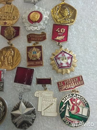 Коллекция значков подвеска медальки