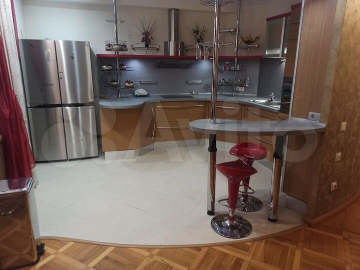 4-к. квартира, 136 м², 5/6 эт.