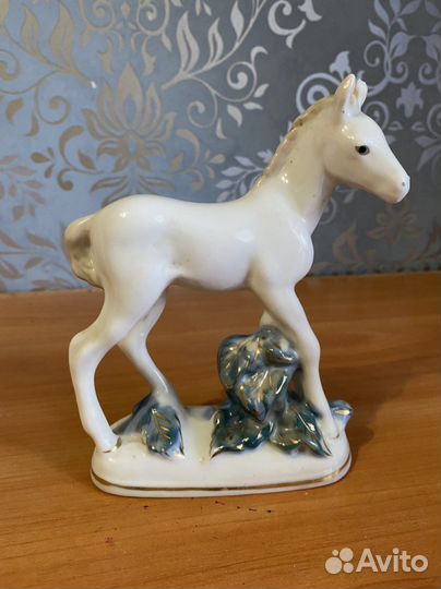 Статуэтка фарфор Гжель Жеребенок