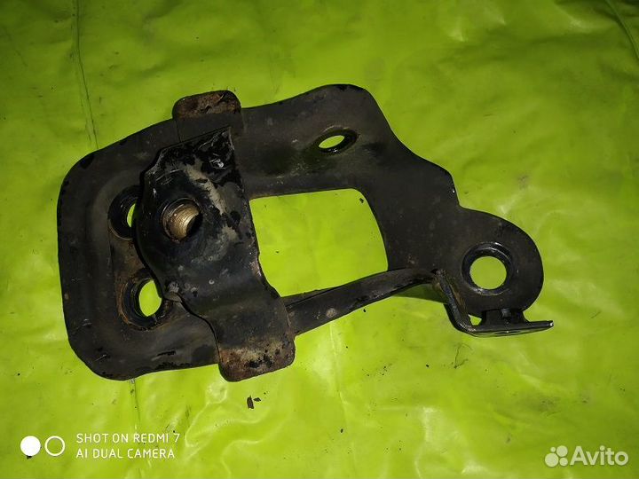 Кронштейн продольного рычага Subaru Legacy BL5 07г