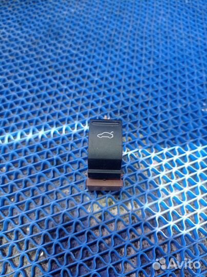 Кнопка открывания багажника Volkswagen Passat B7