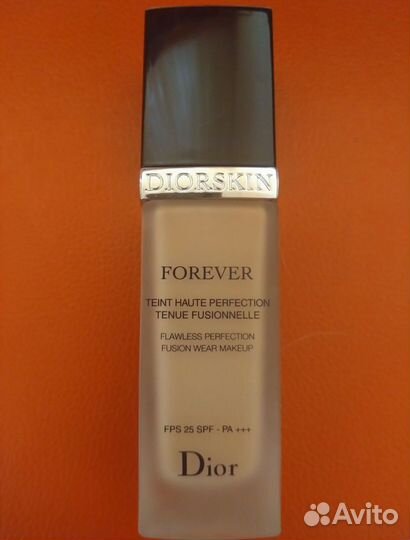 Тональный крем Dior