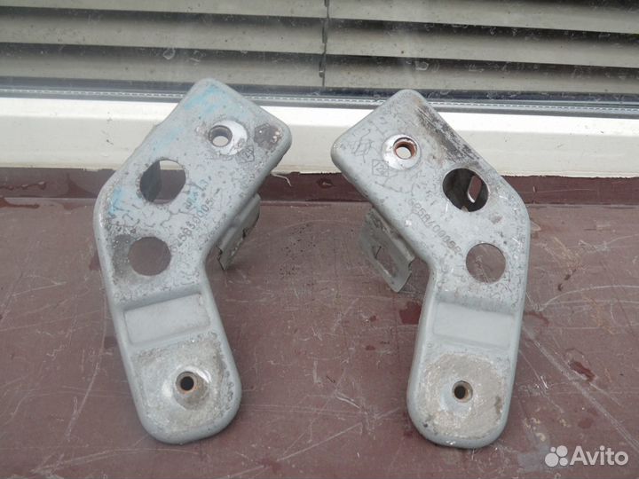 Кронштейн крыла правый и левый Рено Флюенс
