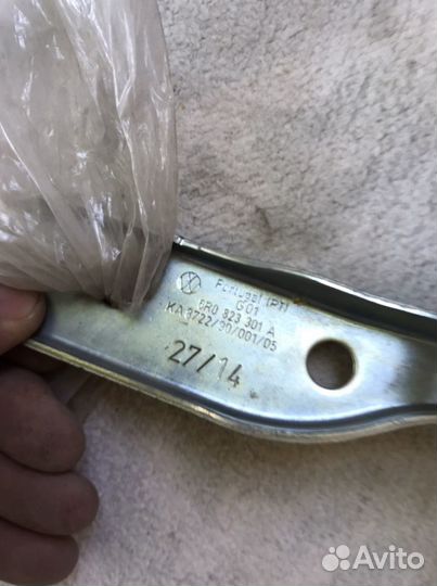 Петля капота левая VW Polo