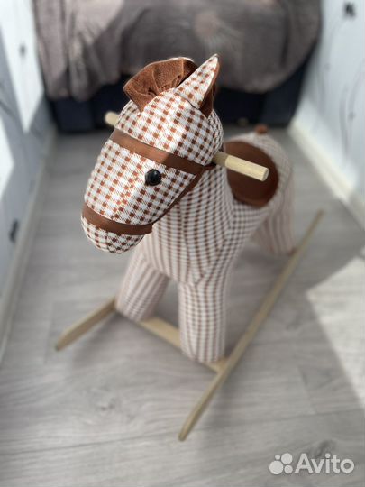 Лошадь качалка