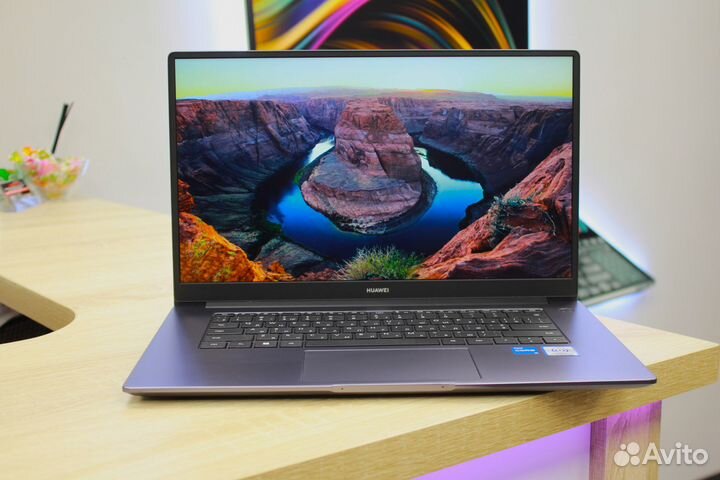 Ультрабук Huawei. Металл.корпус. Core i3-11