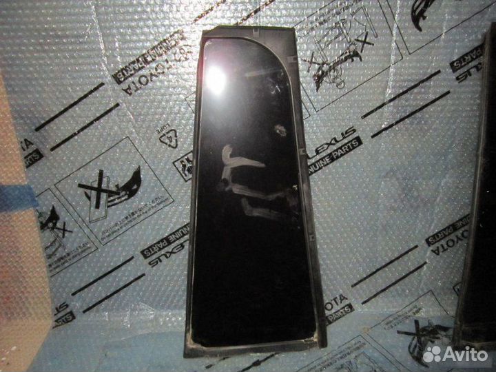 Форточка правая в дверь Toyota Land Cruiser 200