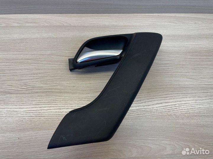 Внутренняя ручка двери задняя левая Volkswagen