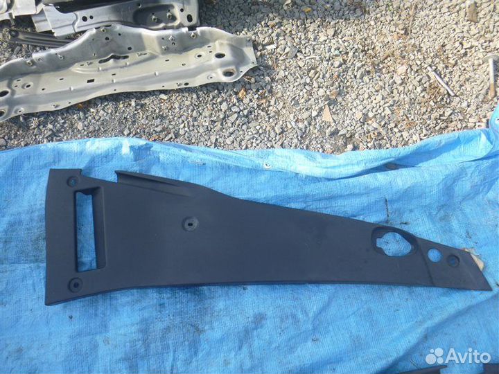 Декоративная крышка двс левая Lexus Ls460H USF40