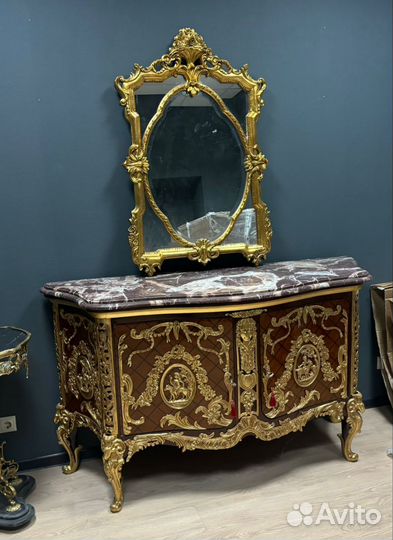 Комод. Мебель в стиле Людовика. Антиквариат