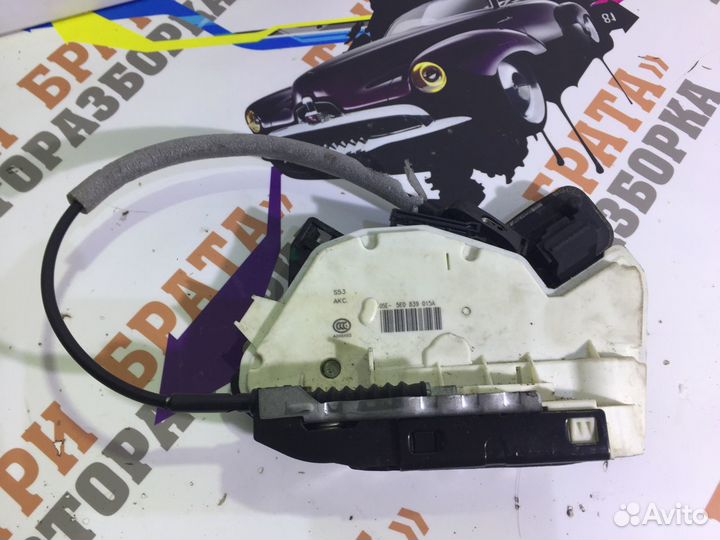 Шкода Октавия Замок задней двери Лев