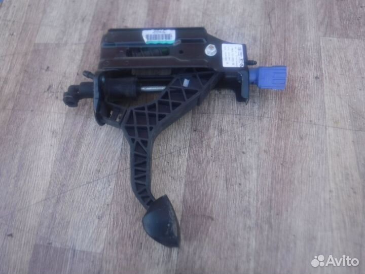 Педаль сцепления №15 Skoda Octavia Tour 2009