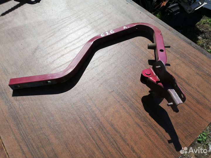 Петля крышки багажника Мазда 626 GE