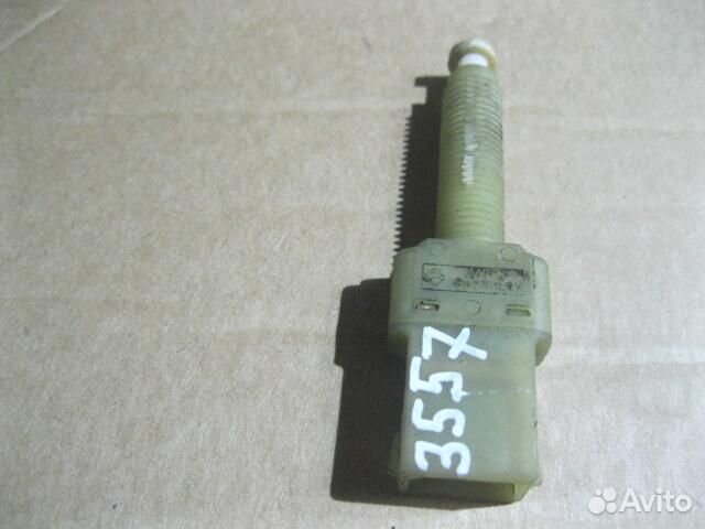 Датчик включения стопсигнала от Audi 100 (C4) 199