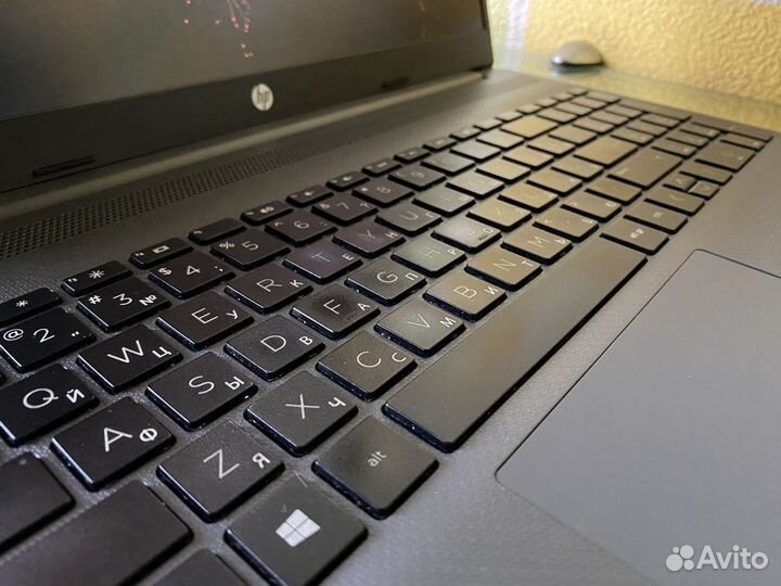 HP Laptop / Pentium Gold / IPS / NVMe