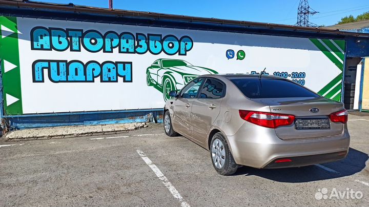 Стекло двери задней правой Kia Rio 3 834214X010