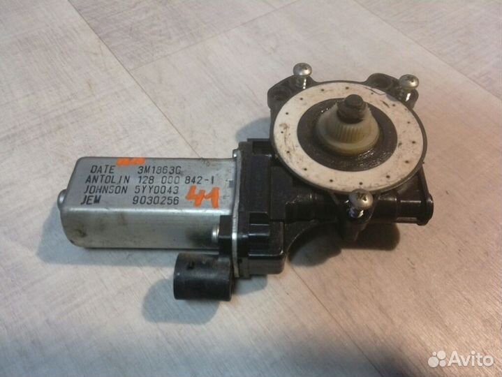 Моторчик стеклоподъемника передний правый Renault