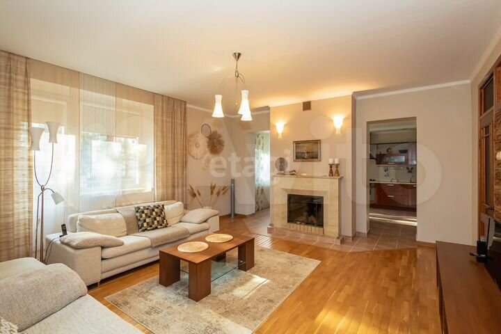 Коттедж 220 м² на участке 9 сот.