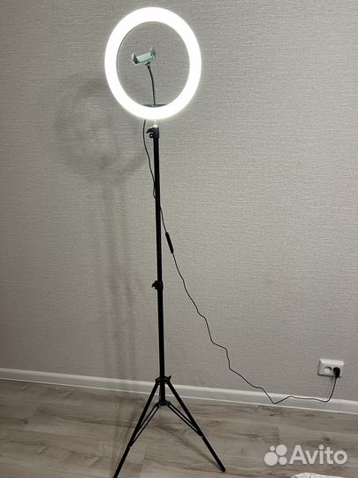 Кольцевая лампа 33 см со штативом