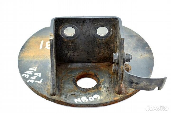 Крышка пневмобаллона ведущего моста, левая mercede