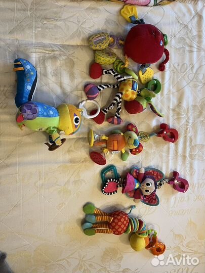 Игрушки на коляску/кроватку