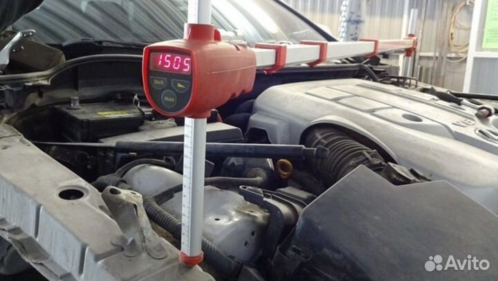 Проверка кузова Honda на стапеле, толщиномером