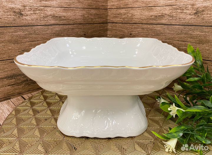 Салатник квадрат на ножке 