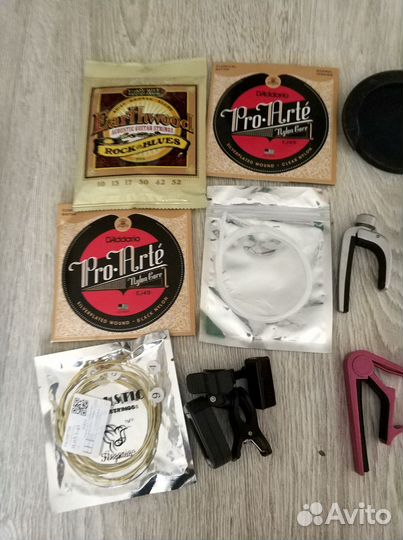 Струны, каподастры, тюнеры, гитарная мелочевка