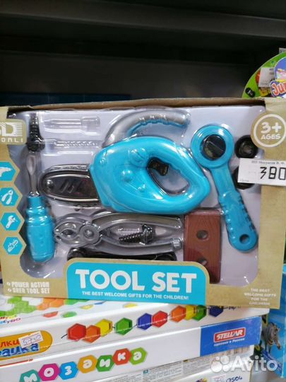 Бензопила, ключи гаечные,инструмент в ящике