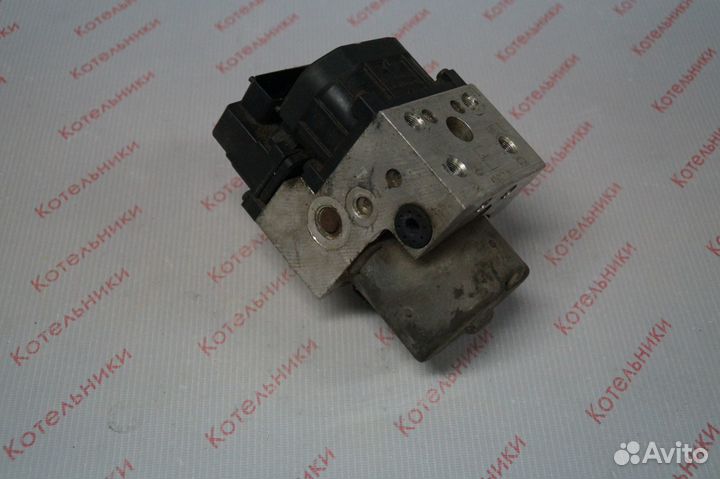 Nissan 47660-7J010 Блок ABS